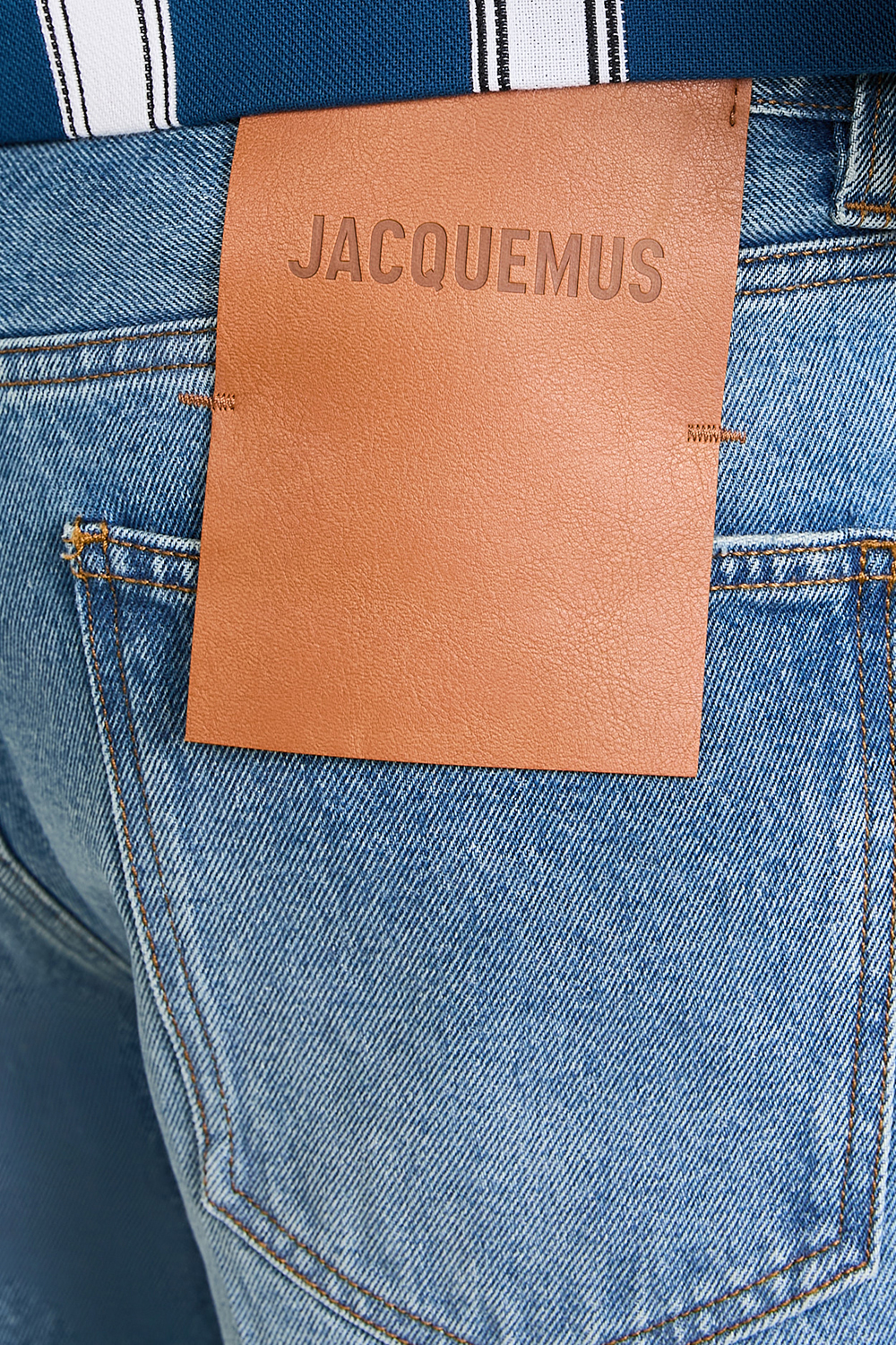 תמונת דוגמן אחורית של מכנסי ג'ינס לה דה נים דרואט