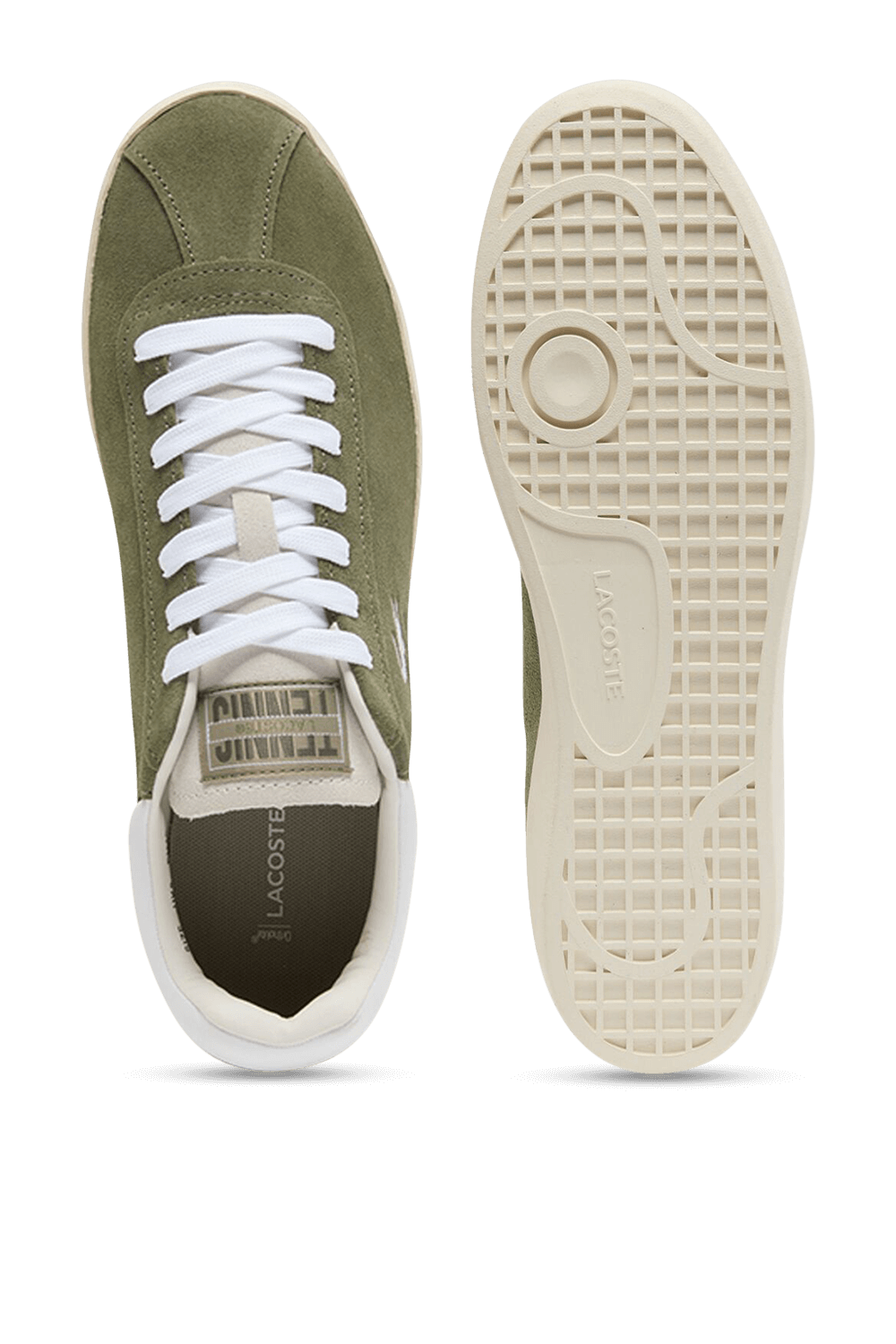 תמונת תקריב של נעלי סניקרס קורט