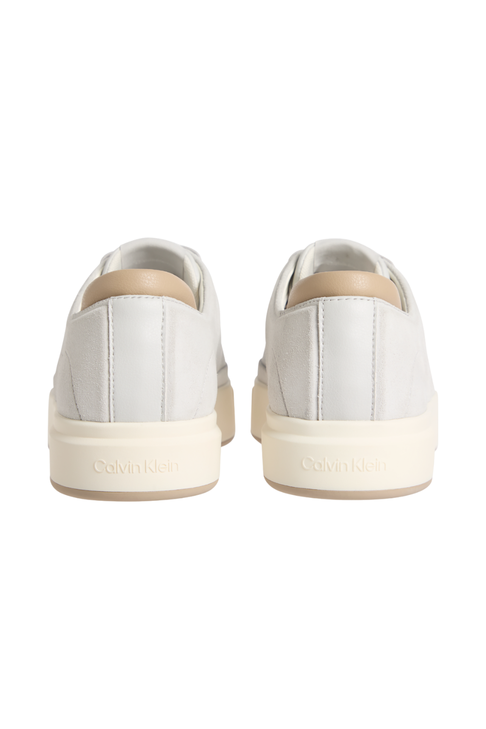 תמונת תקריב של סניקרס