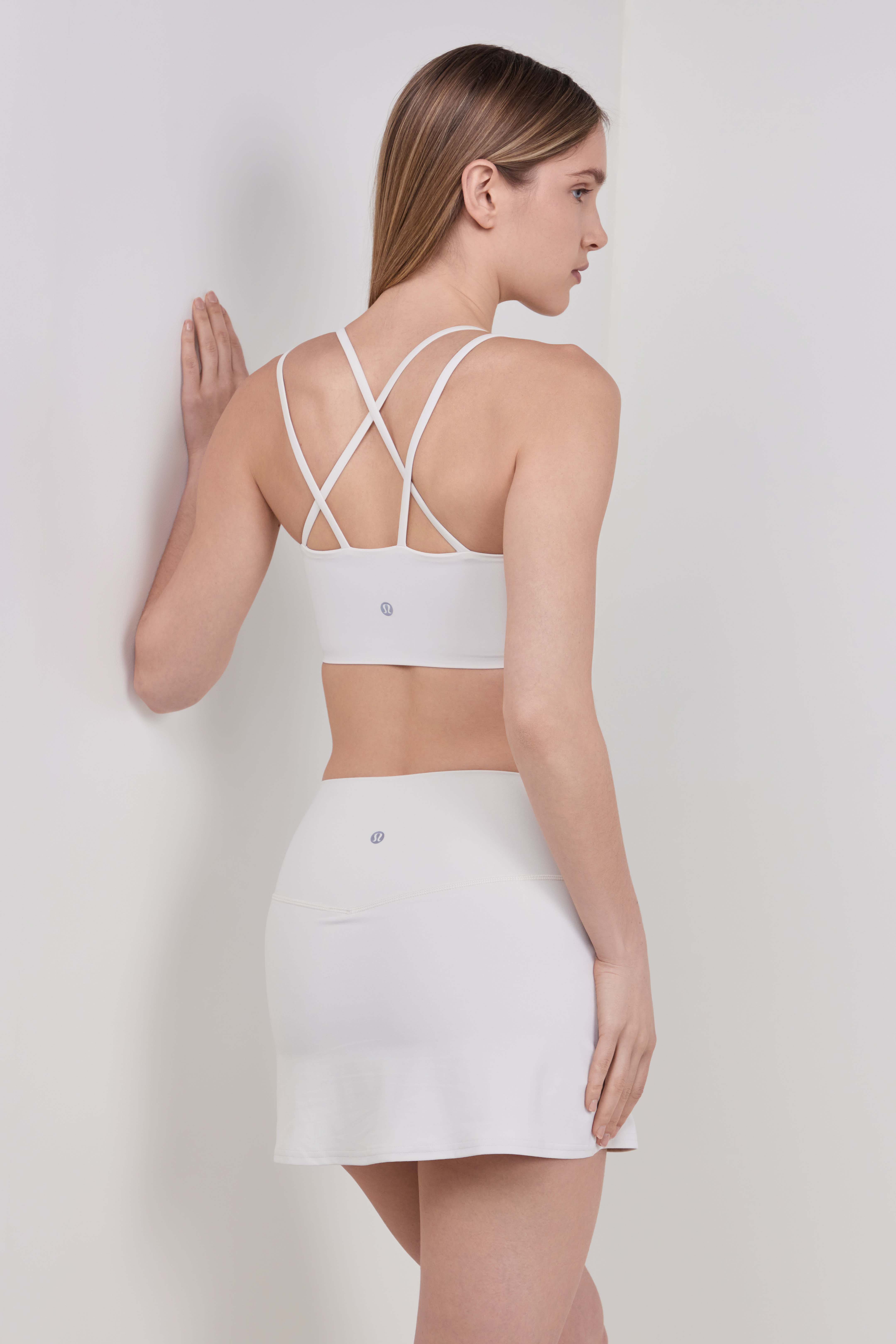 תמונת דוגמן אחורית של Like a Cloud Longline Bra Light Support, B/C Cup