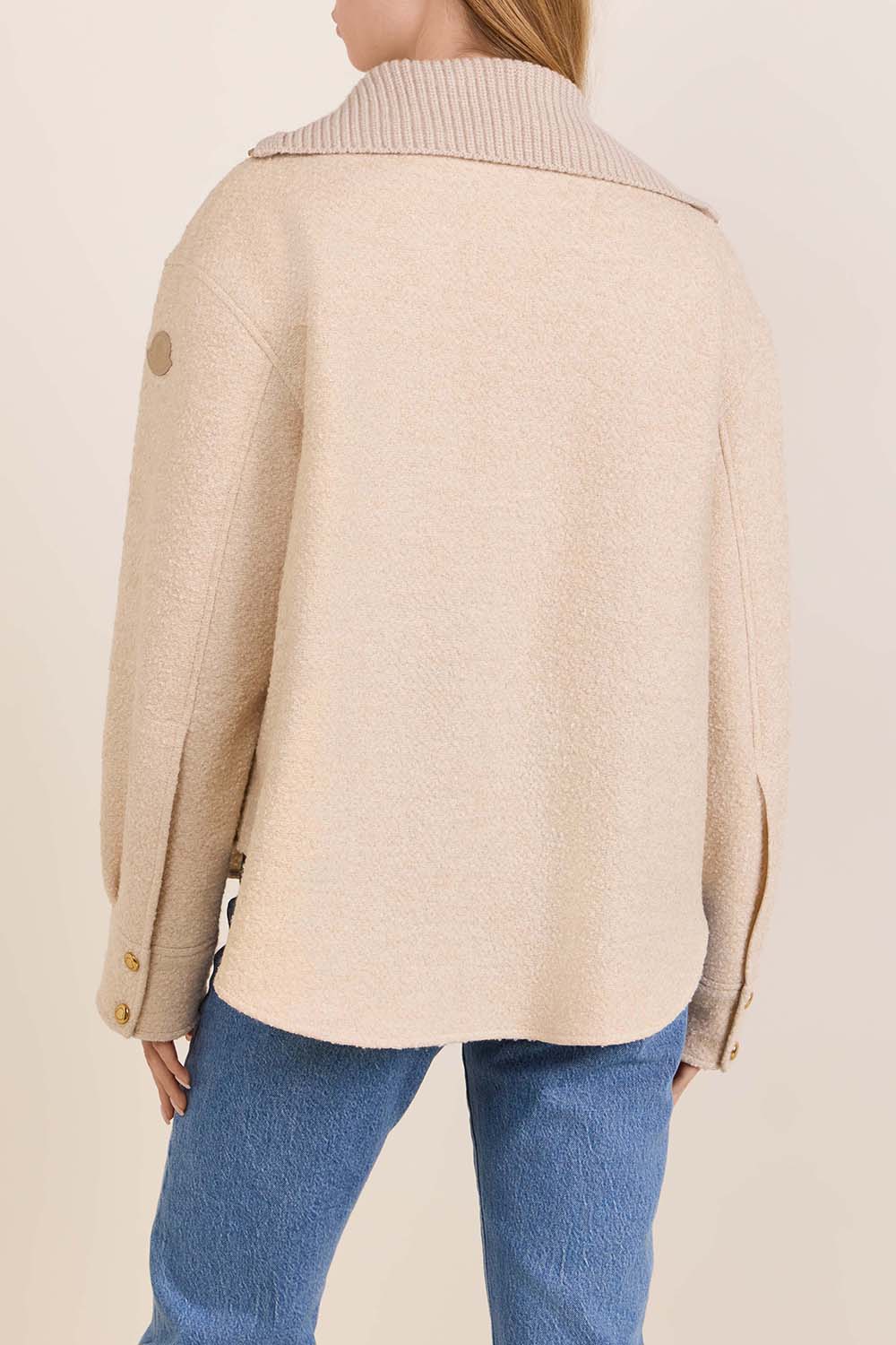 תמונת דוגמן אחורית של ז'קט בריפוד קל