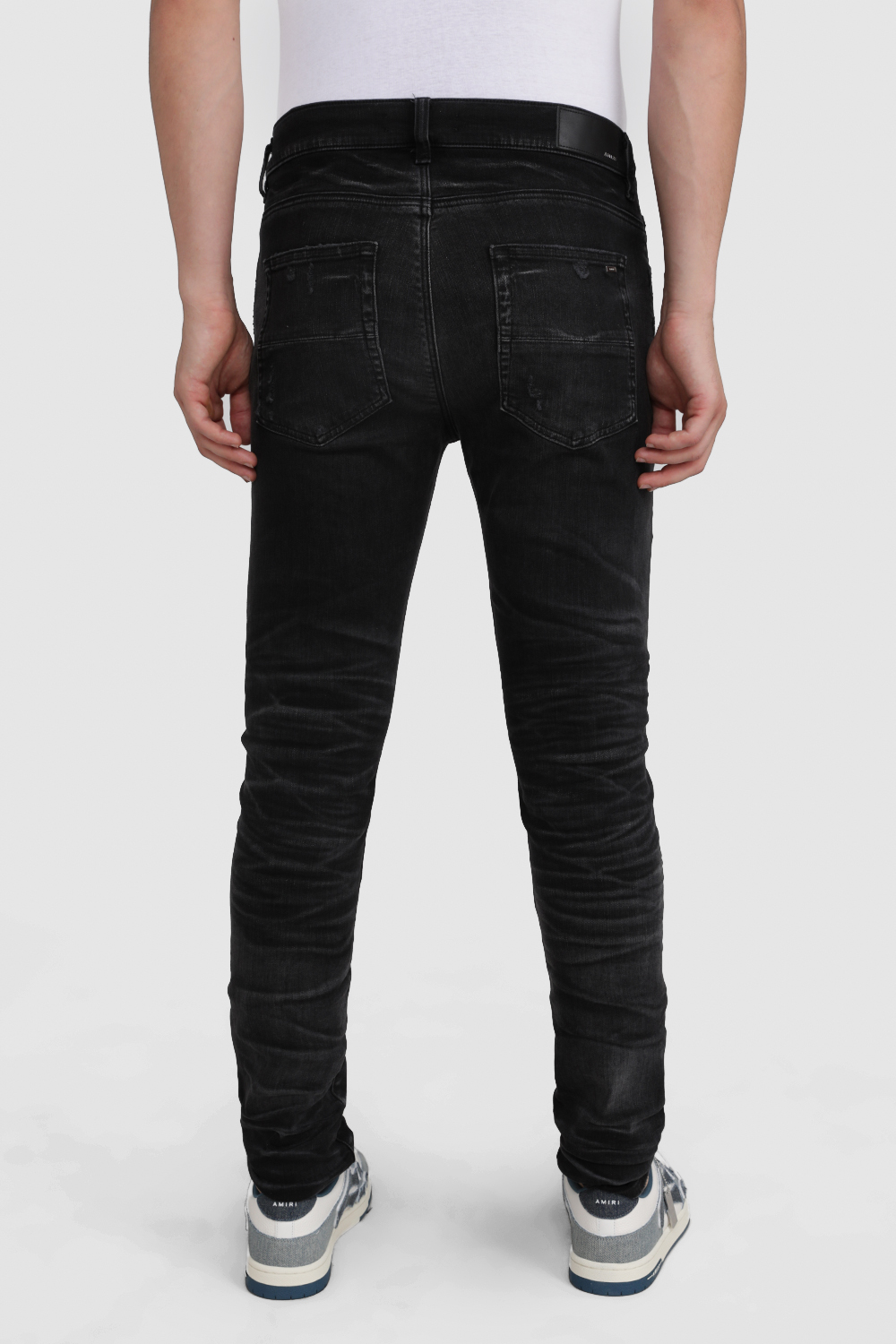 תמונת דוגמן אחורית של מכנסי ג׳ינס סטאק