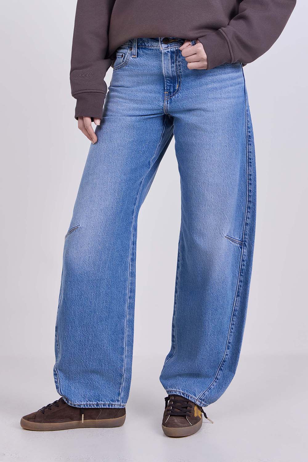 תמונת דוגמן קידמית של מכנסי ג'ינס בגזרת באגי דאד ברל