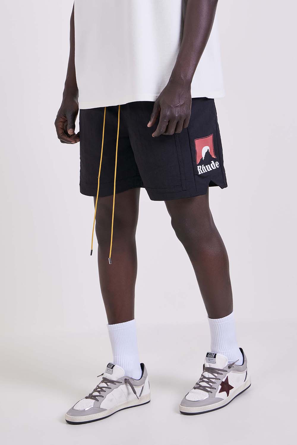 תמונת דוגמן קידמית של מכנסיים קצרים