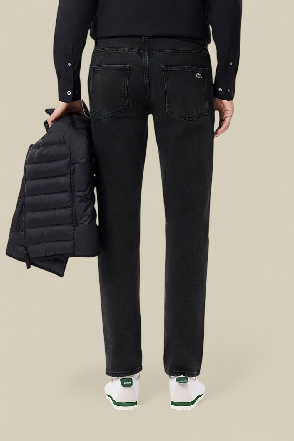 תמונת דוגמן אחורית של מכנסי ג'ינס סלים פיט