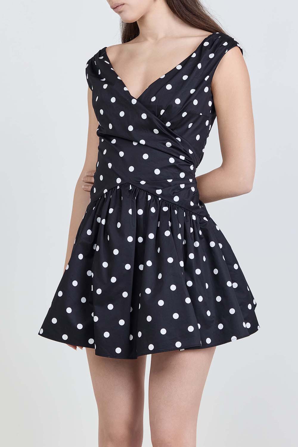 תמונת דוגמן קידמית של שמלת מיני נקודות