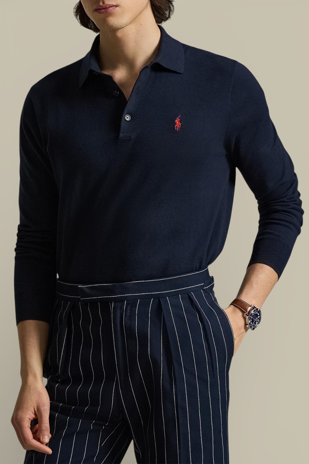 תמונת דוגמן קידמית של חולצת פולו ארוכה