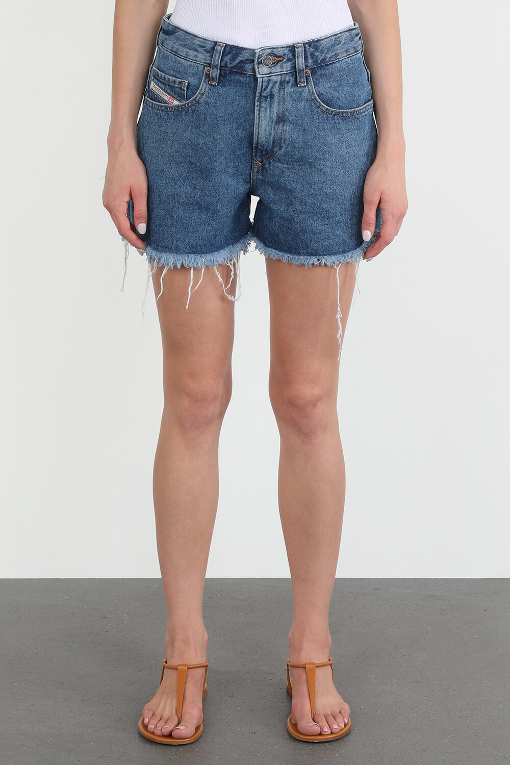מכנסי ג'ינס קצרים כהים עם אמרות פרומות DIESEL