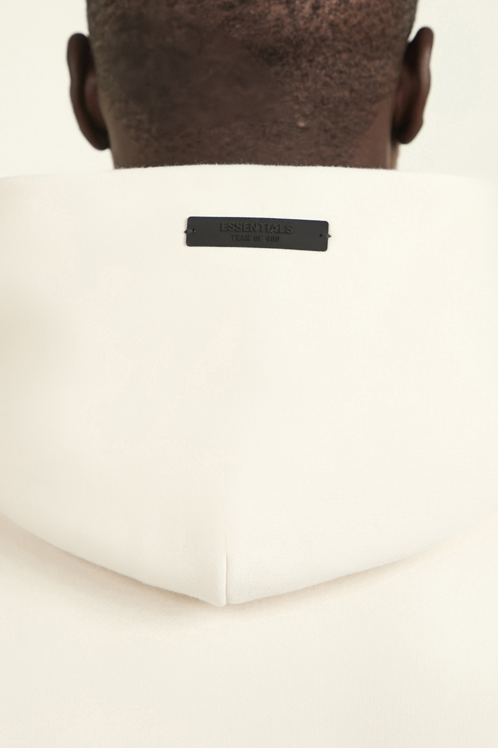 תמונת דוגמן אחורית של סווטשירט קפוצ'ון