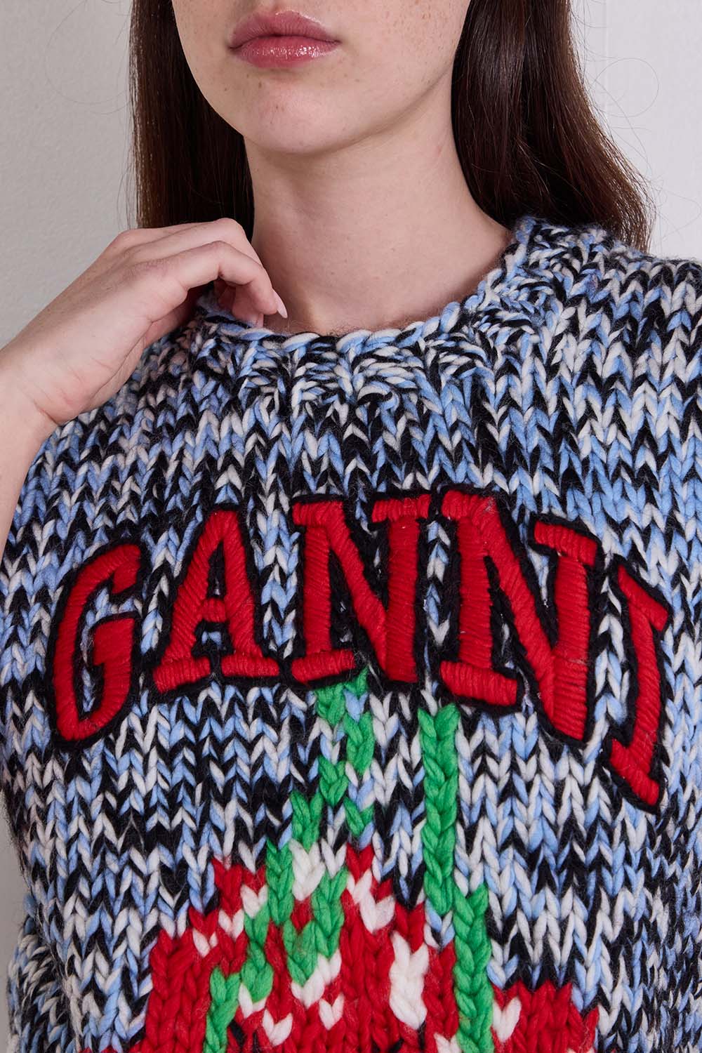 תמונת תקריב דוגמן של אפודת צמר