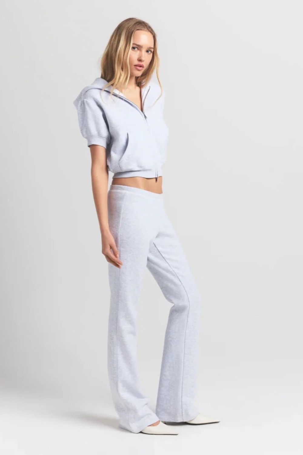 תמונת תקריב דוגמן של BUBBLE SLEEVE ZIP UP