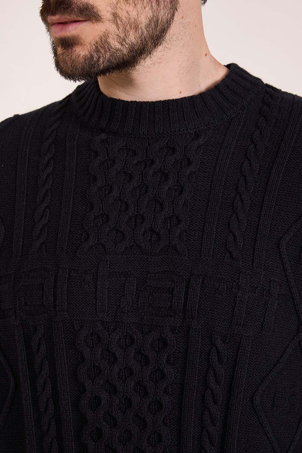 תמונת תקריב דוגמן של סריג בדוגמת צמות