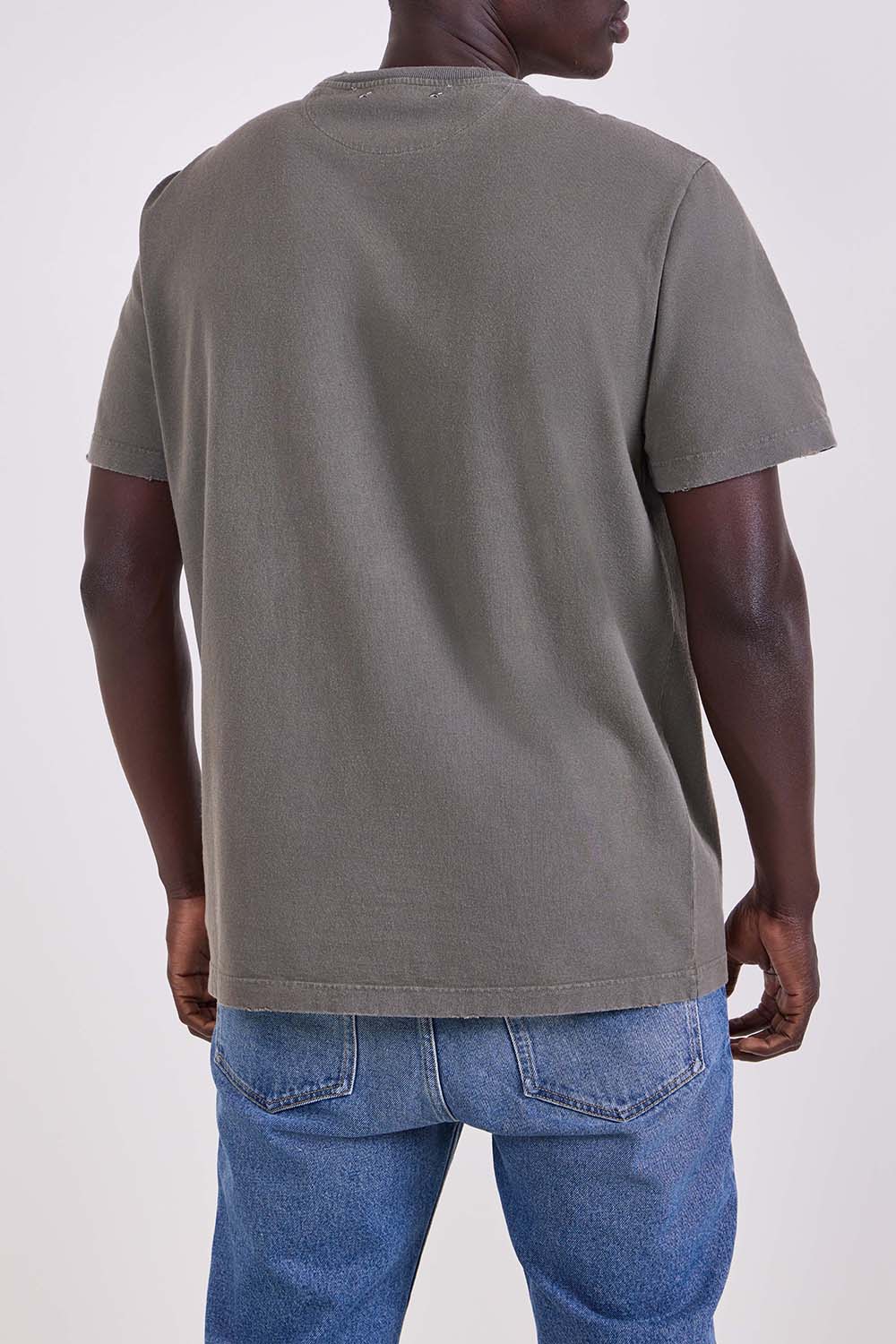 תמונת דוגמן אחורית של חולצת טי