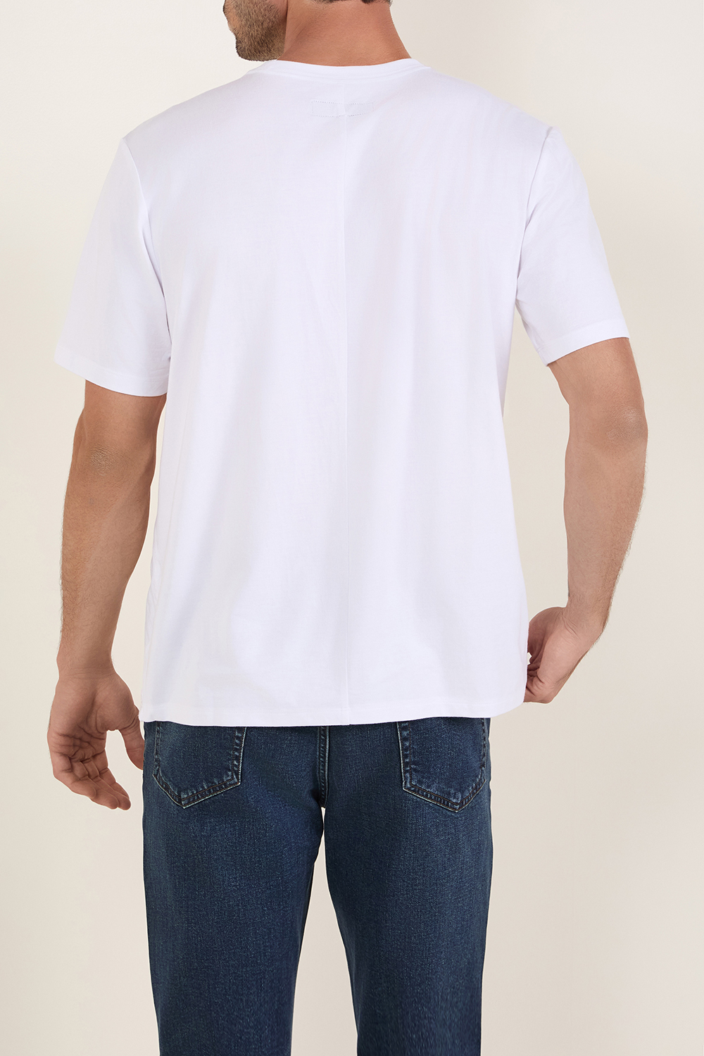 תמונת דוגמן אחורית של חולצת טי