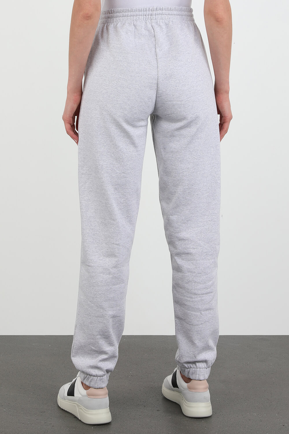 מכנסי טרנינג בצבע אפור image number null AXEL ARIGATO