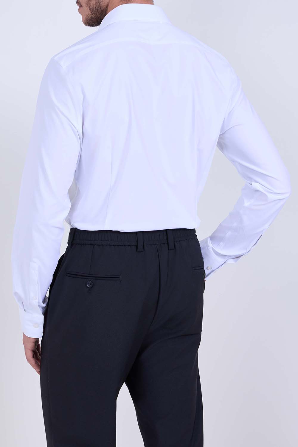 תמונת דוגמן אחורית של חולצה מכופתרת סלים