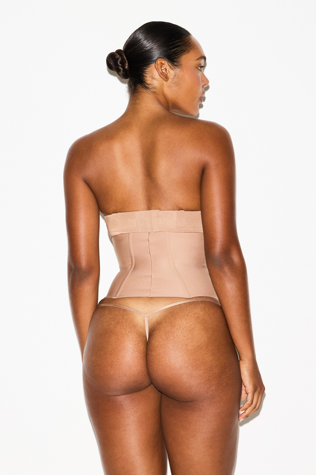 תמונת דוגמן אחורית של WAIST CINCHER