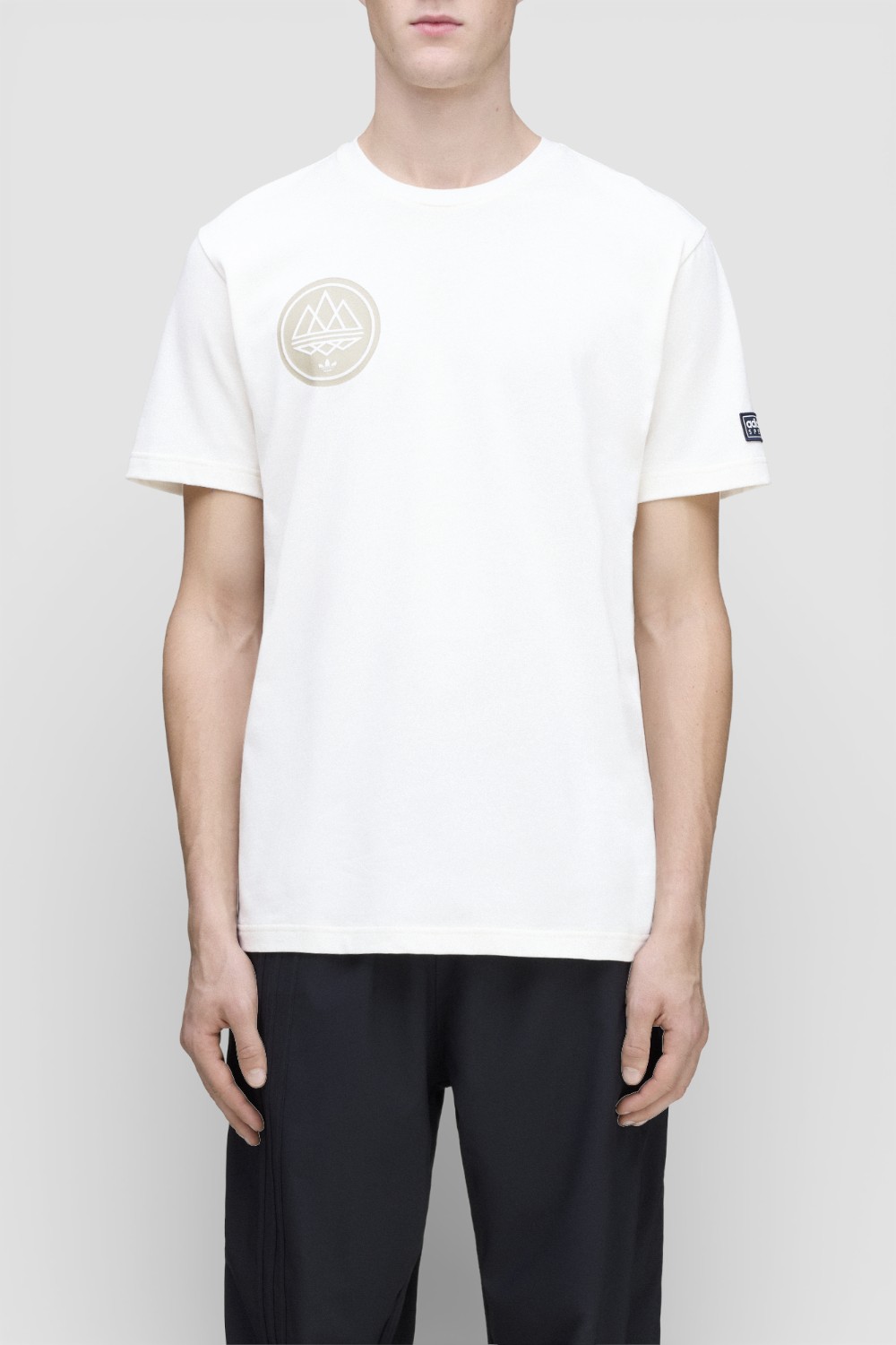 תמונת דוגמן קידמית של חולצת טי