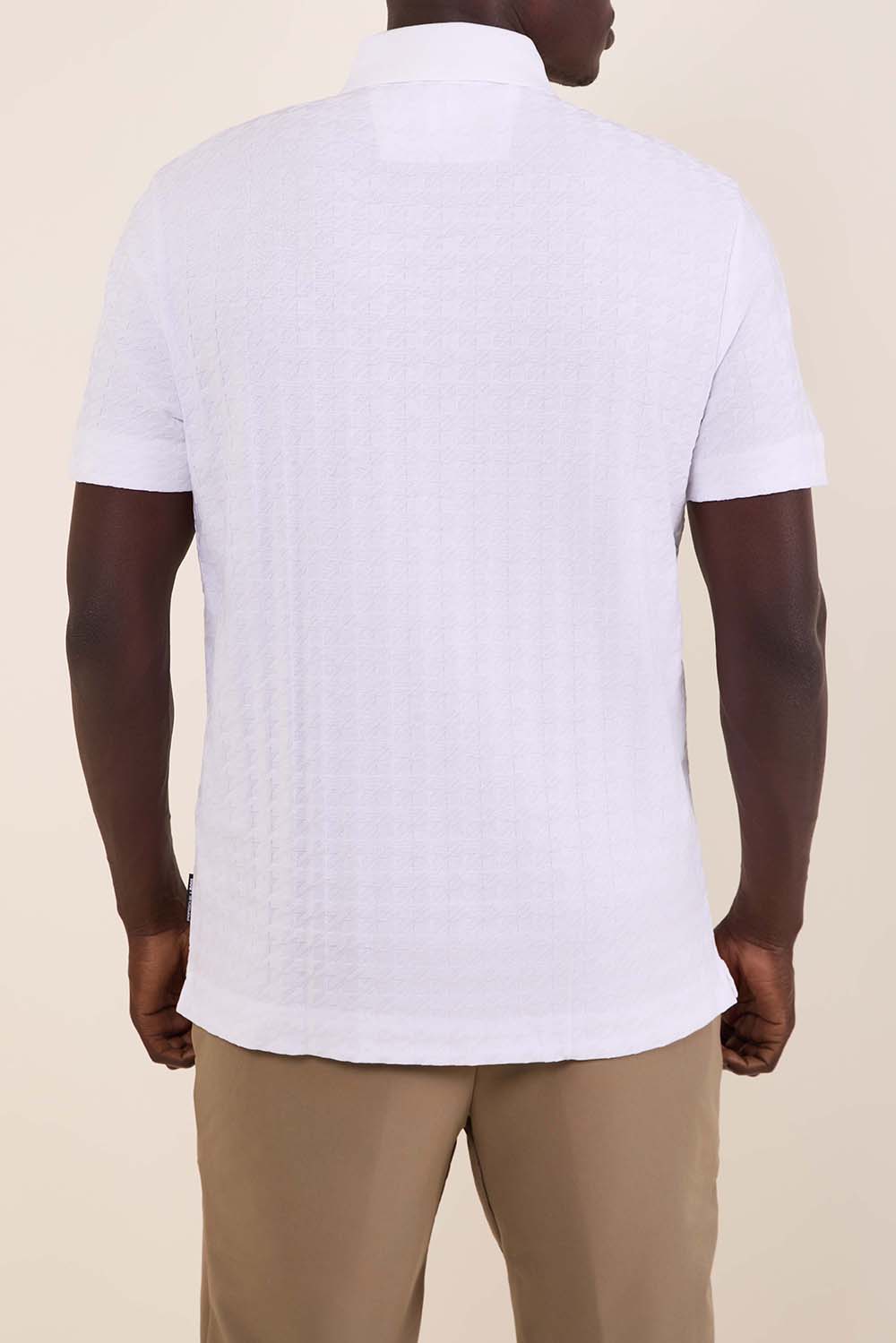 תמונת דוגמן אחורית של חולצת פולו