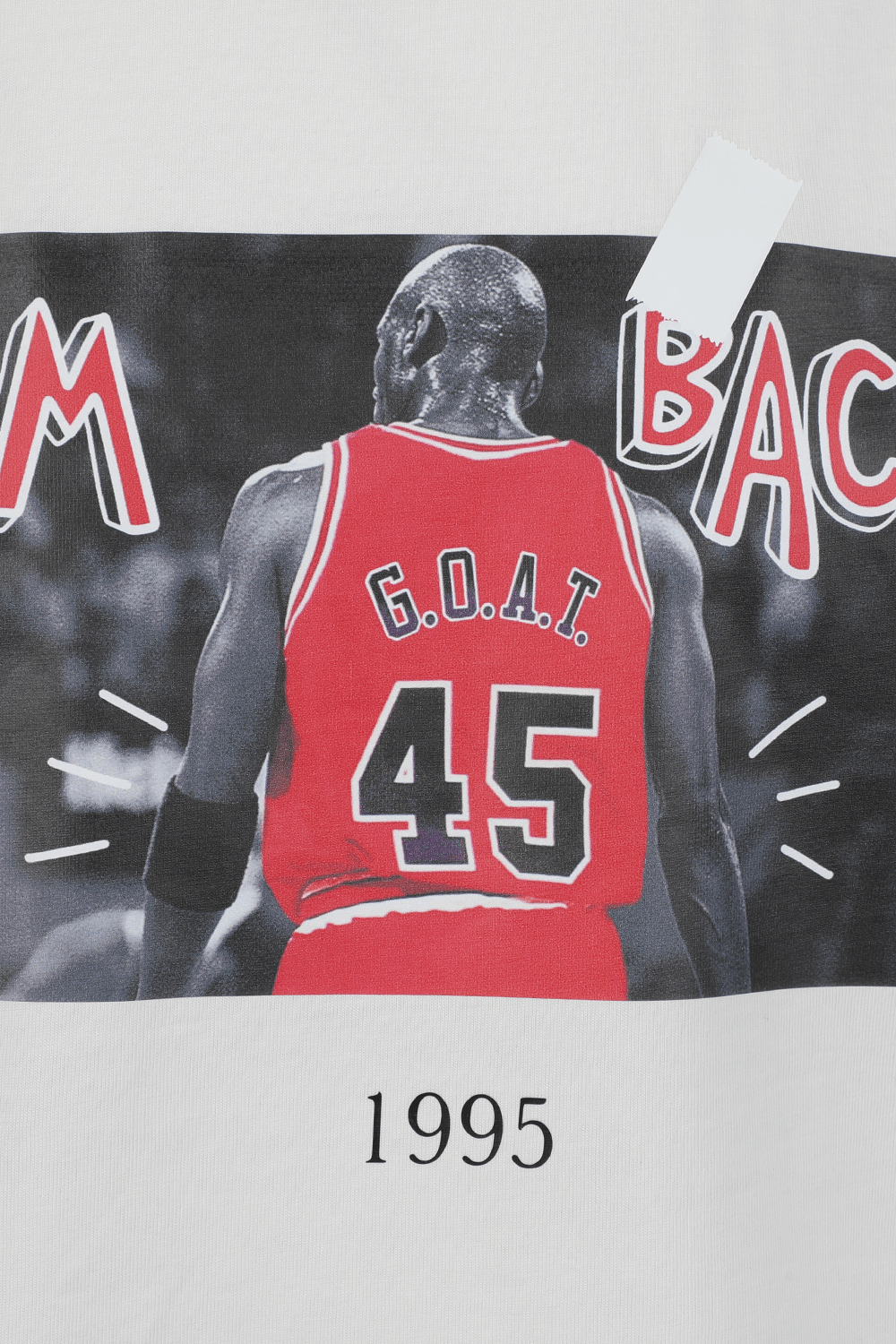 תמונת תקריב של Tee Im Back in White