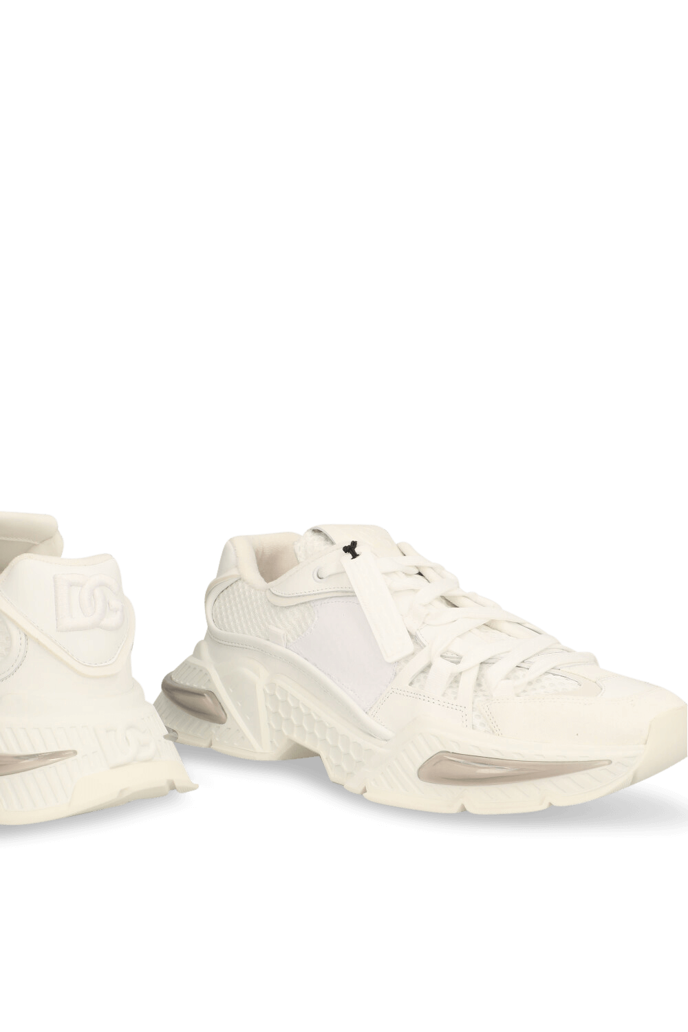 תמונת תקריב של נעלי סניקרס אייר מאסטר