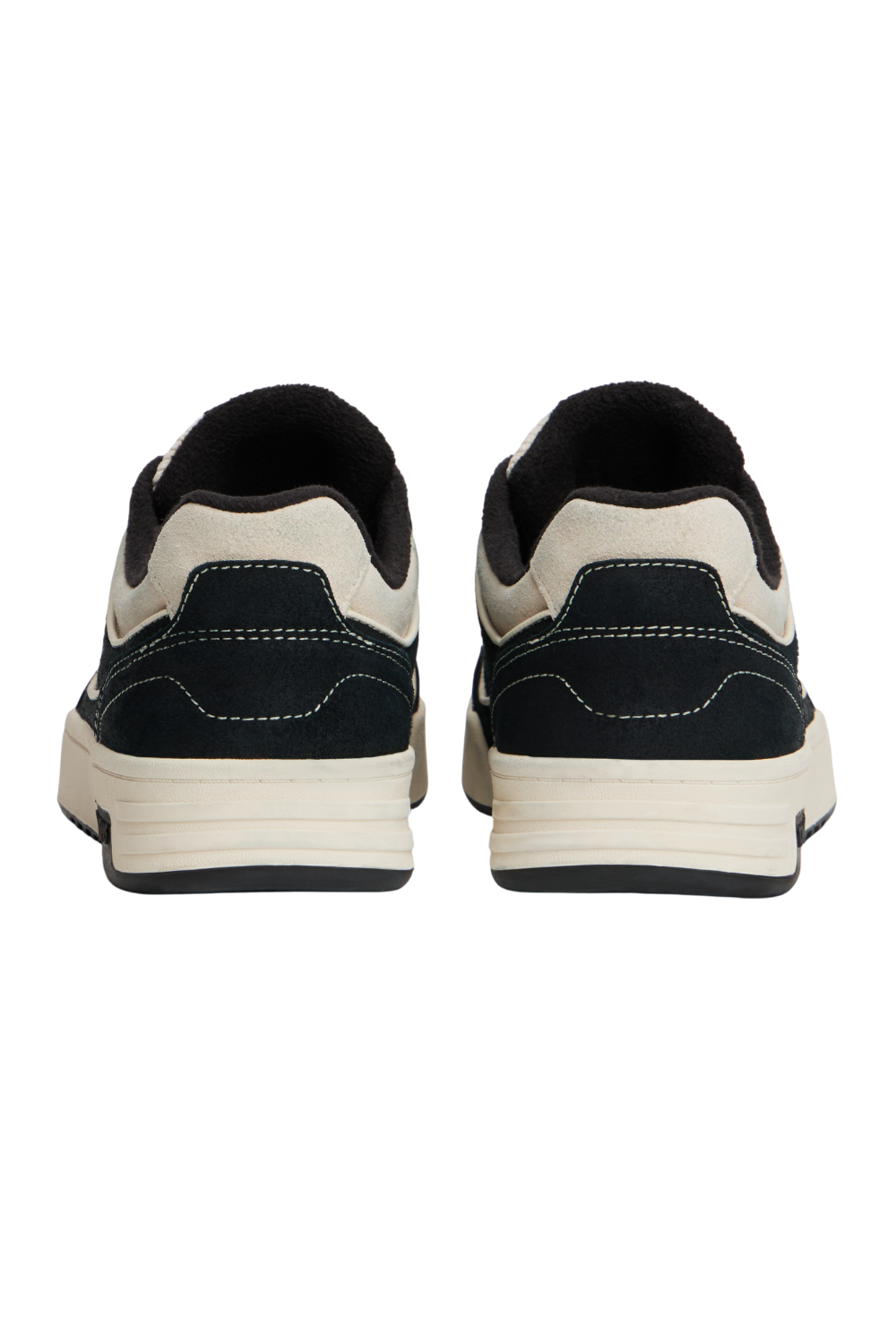 תמונת תקריב של סניקרס