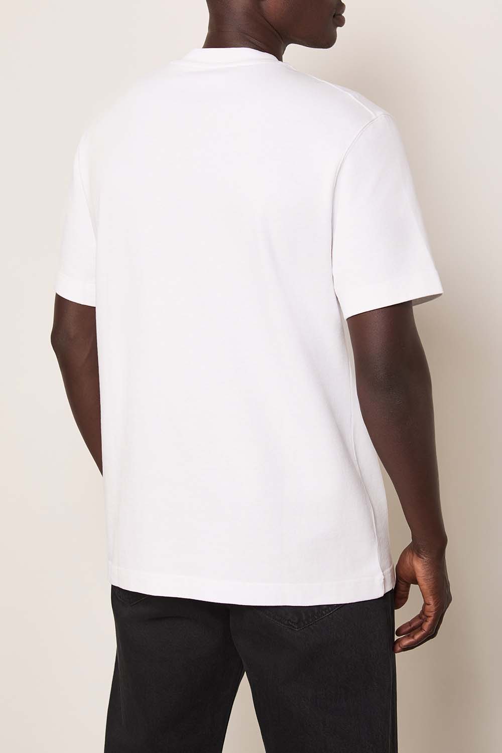 תמונת תקריב דוגמן של חולצת טי