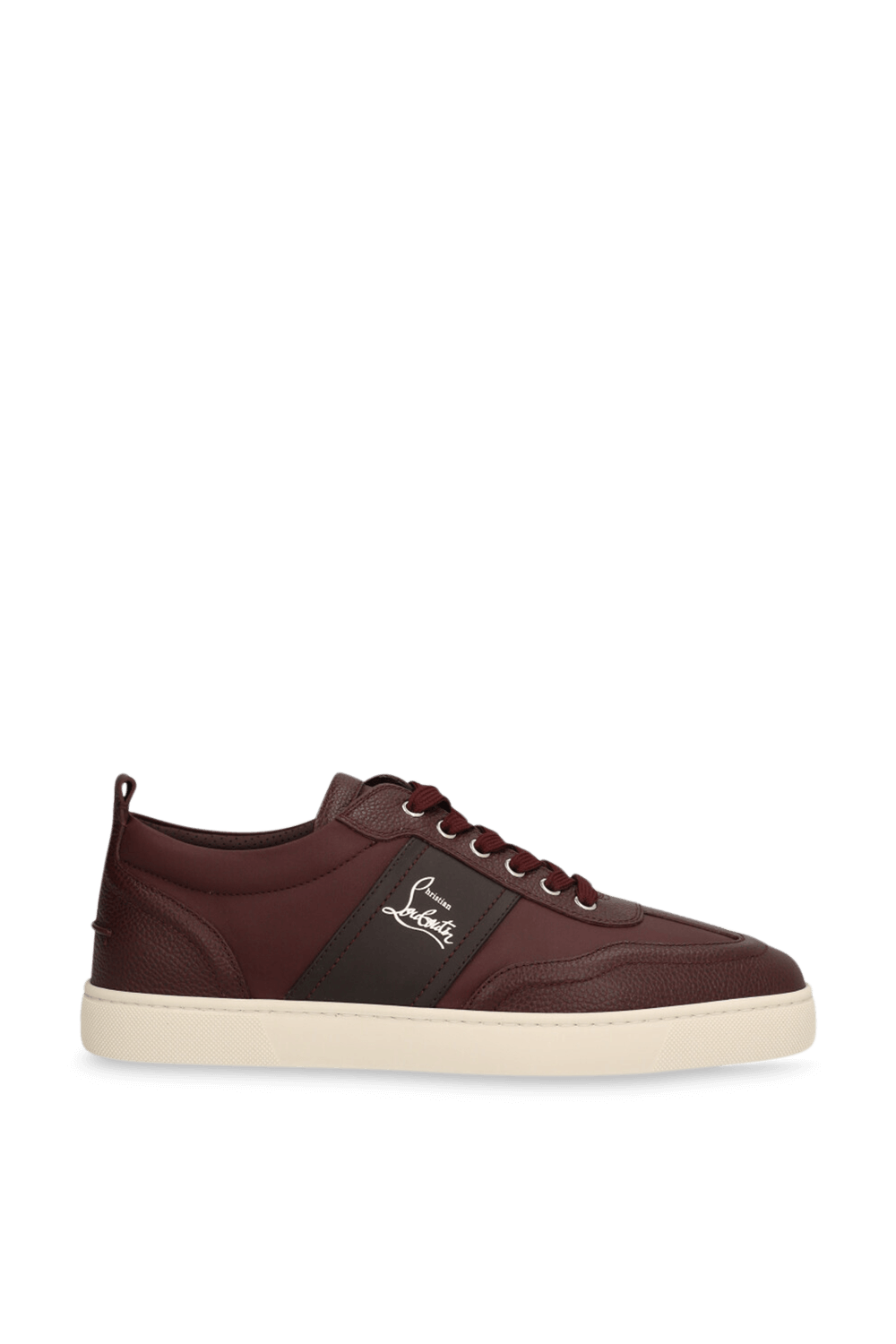 תמונה קידמית של נעלי סניקרס