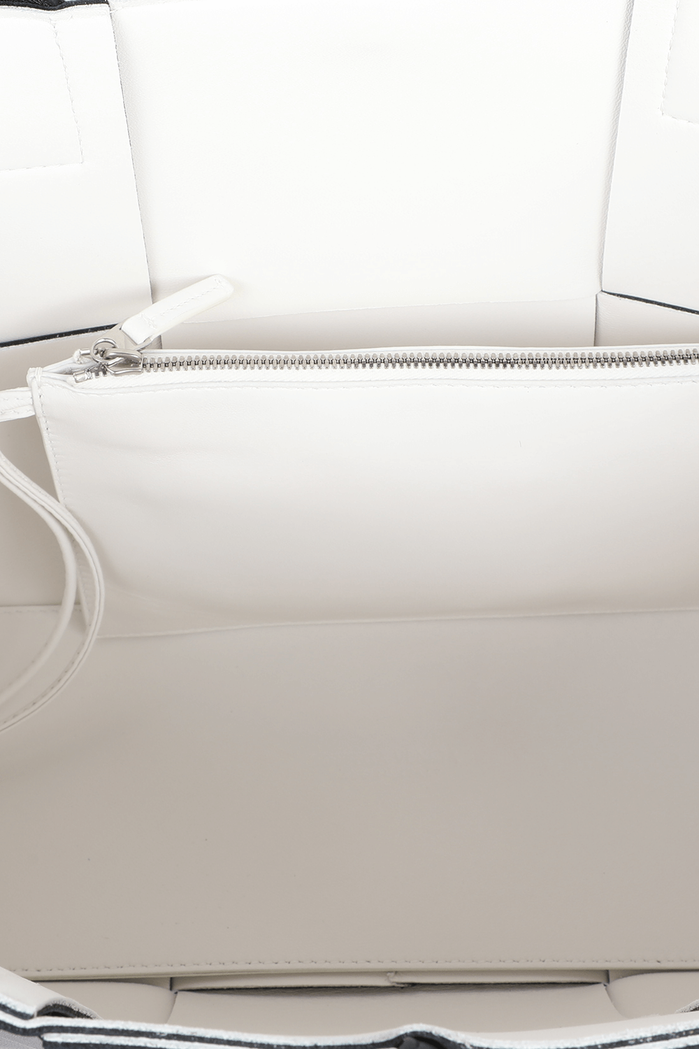 תמונת פנים של Arco Tote in Black