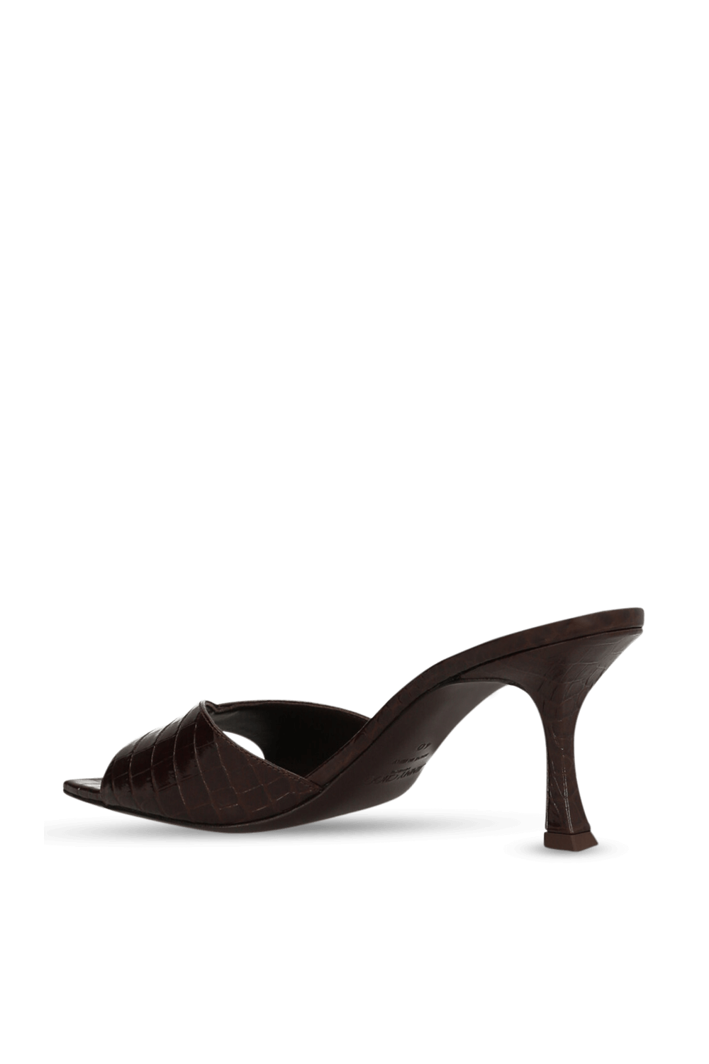 תמונה אחורית של נעלי עקב