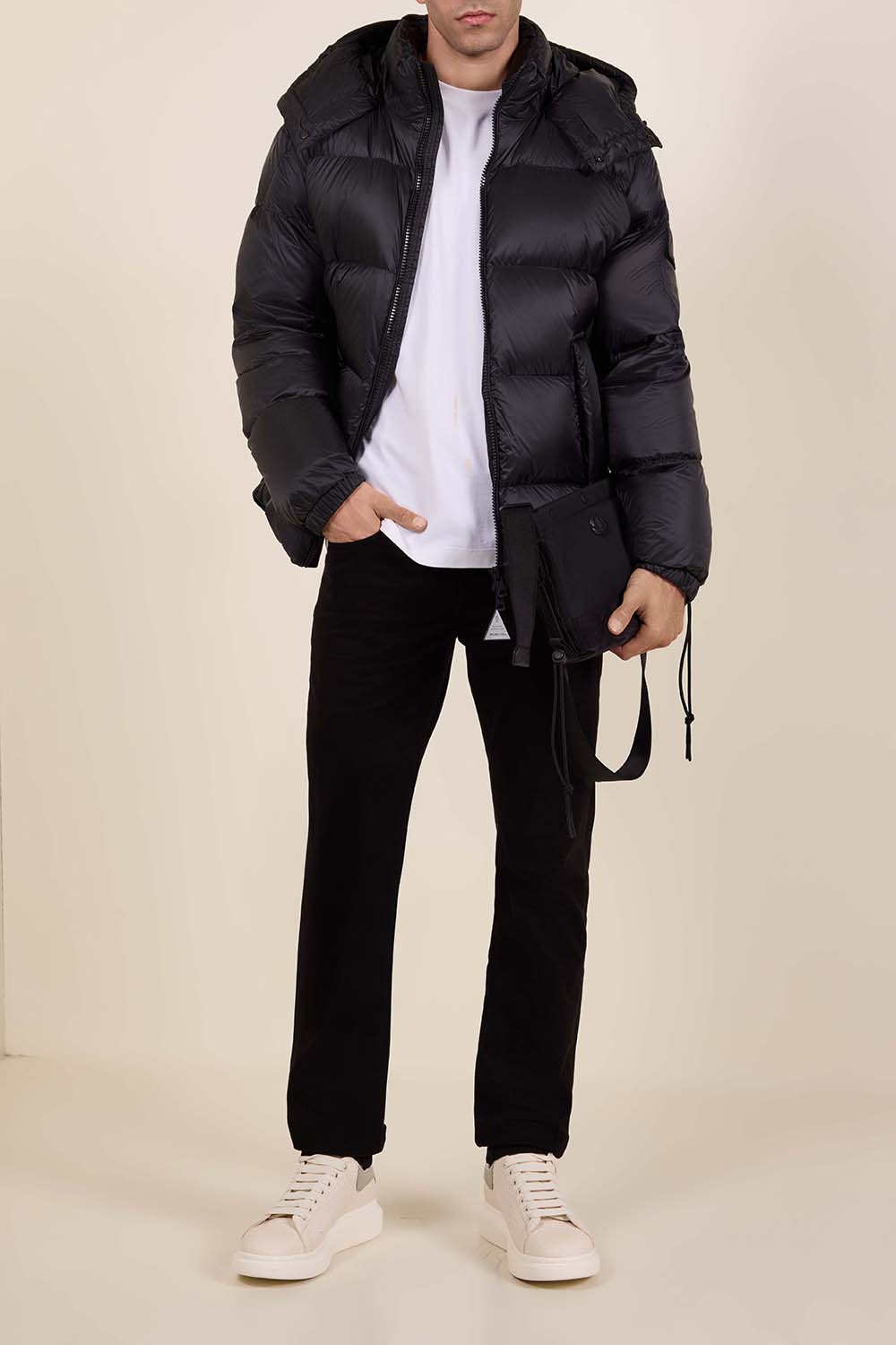 תמונת דוגמן קידמית של תיק קרוסבודי