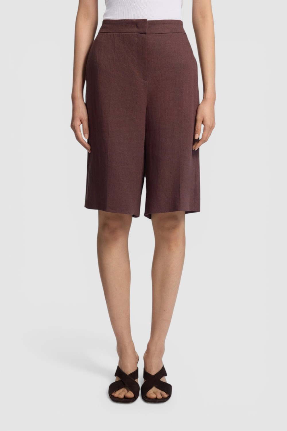 תמונת דוגמן קידמית של מכנסיים מחוייטים פשתן