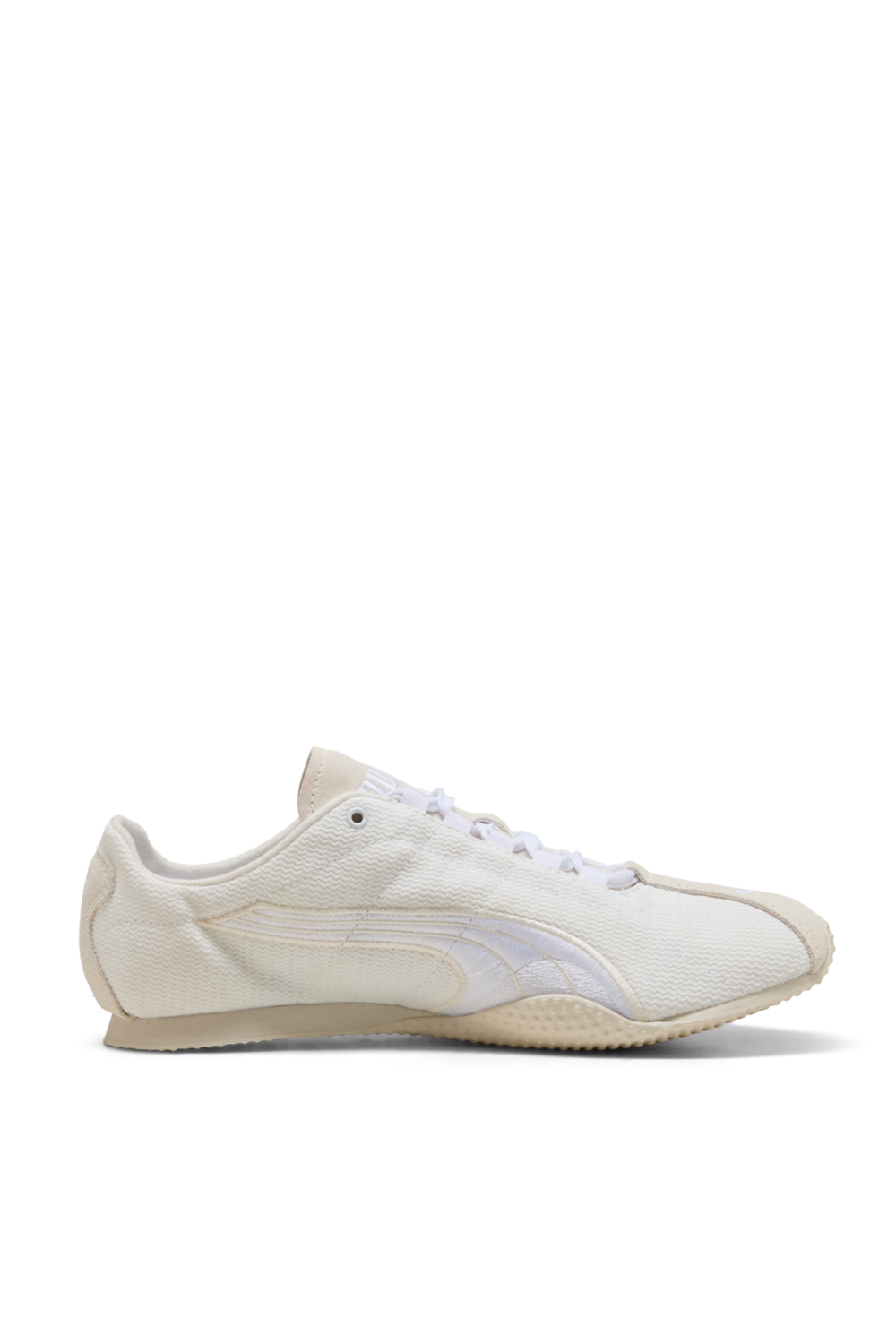 תמונה קידמית של נעלי סניקרס