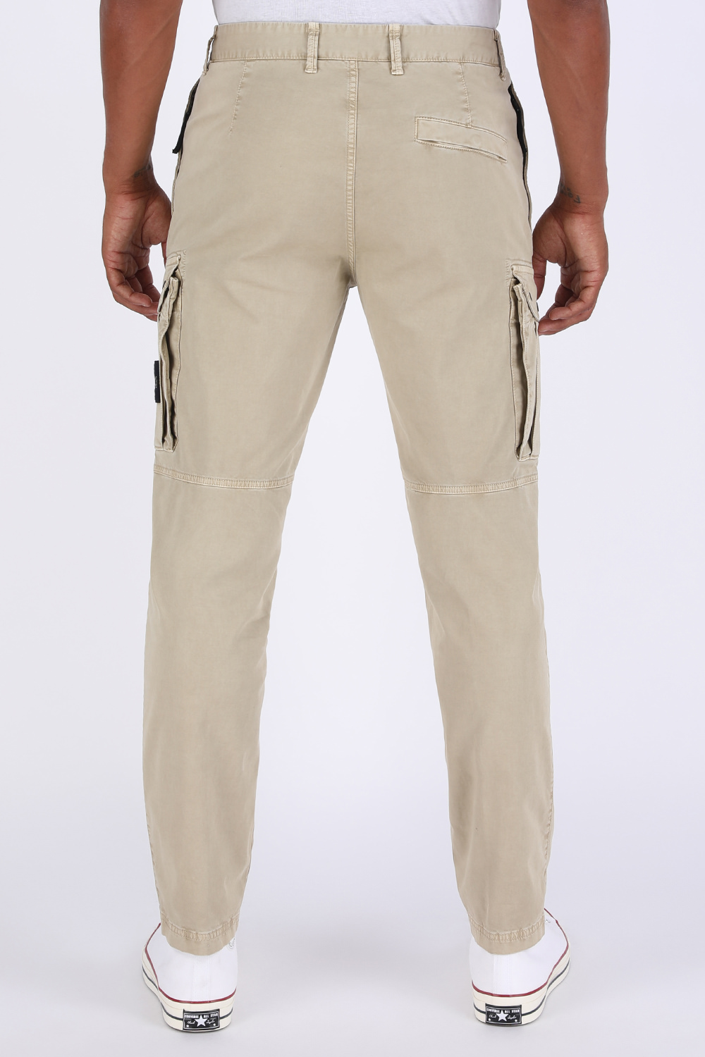 תמונת דוגמן אחורית של Cargo Pants in Sand