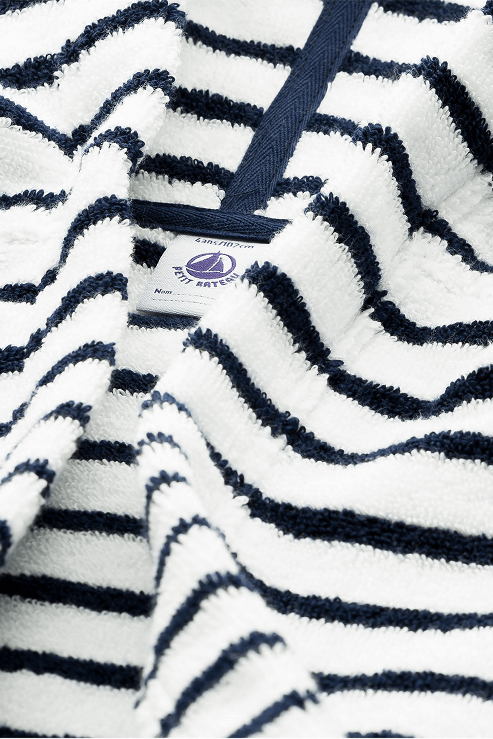 תמונה אחורית של חלוק אמבטיה בפסים כחול לבן - גילאי 3-5