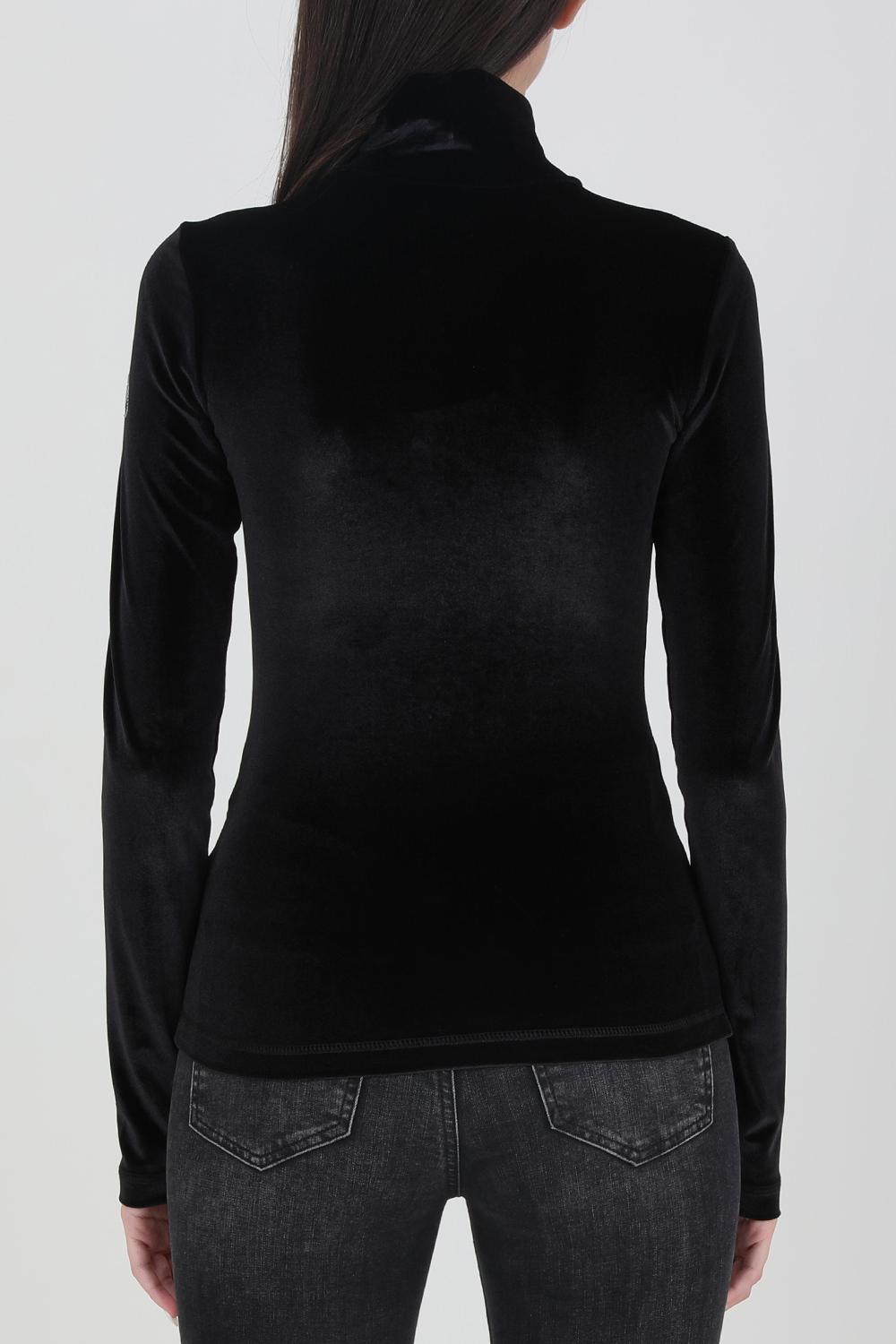 תמונת דוגמן אחורית של חולצה ארוכה מקטיפה עם צווארון גולף