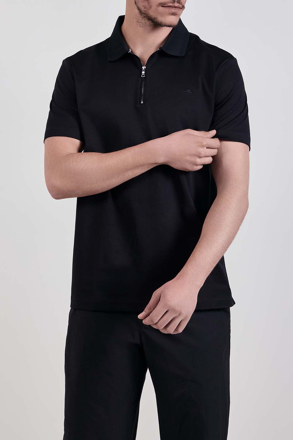 תמונת דוגמן קידמית של חולצת פולו