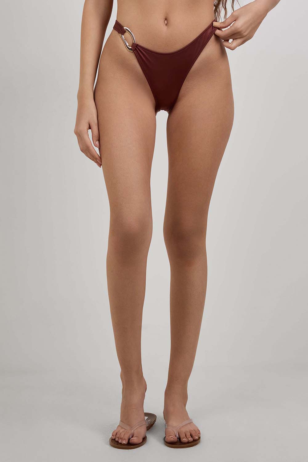 תמונת דוגמן קידמית של תחתוני ביקיני אונה קורב