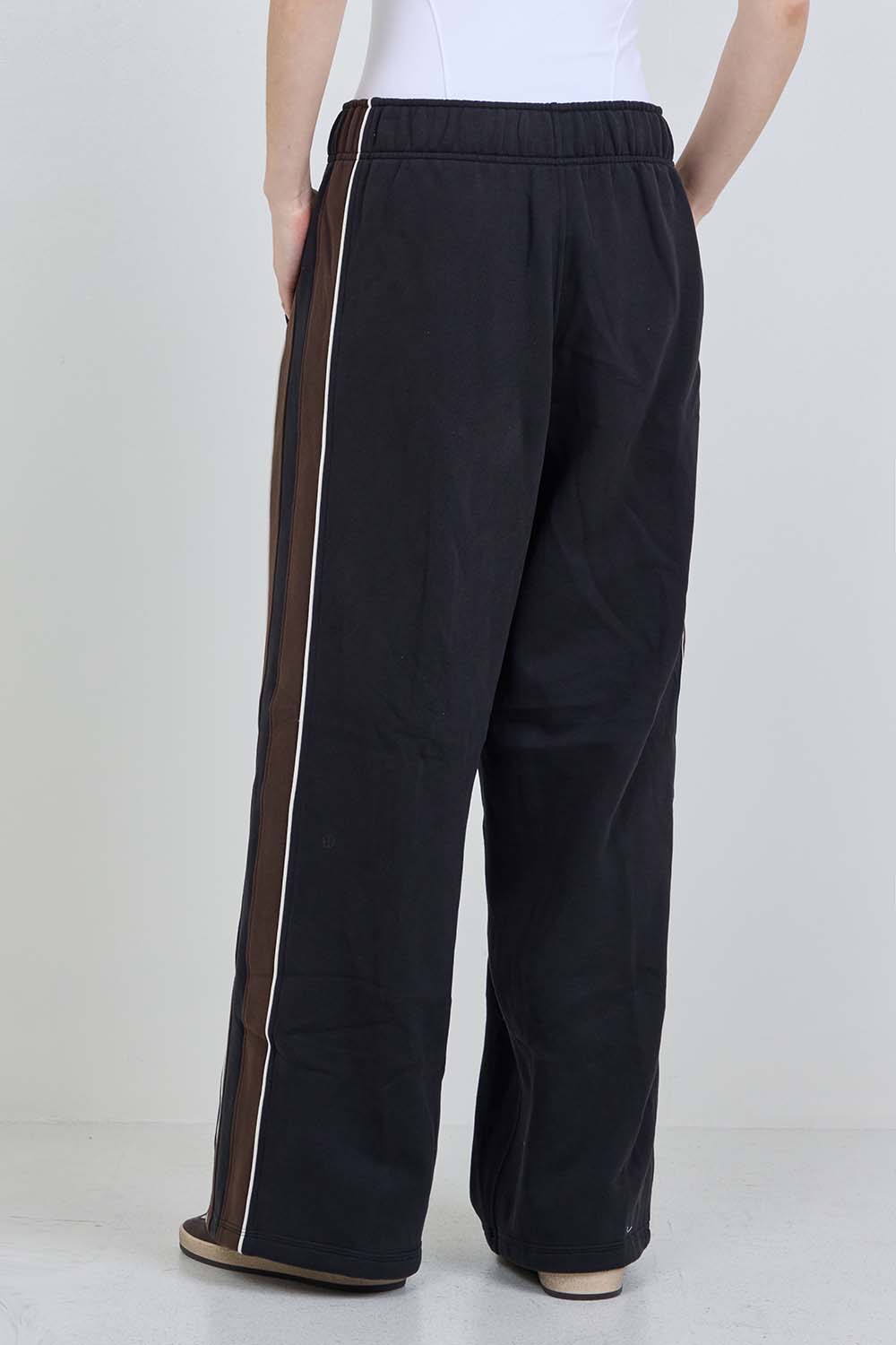 תמונת דוגמן אחורית של W Steady State OS Track Pant Stripe
