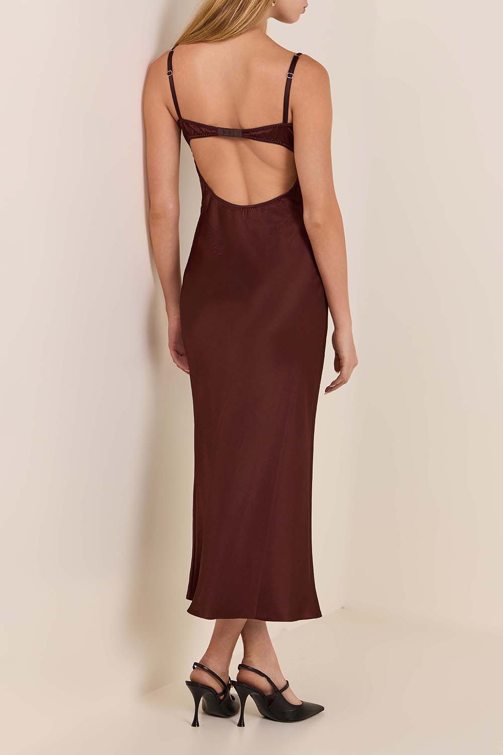 תמונת דוגמן אחורית של שמלת מקסי