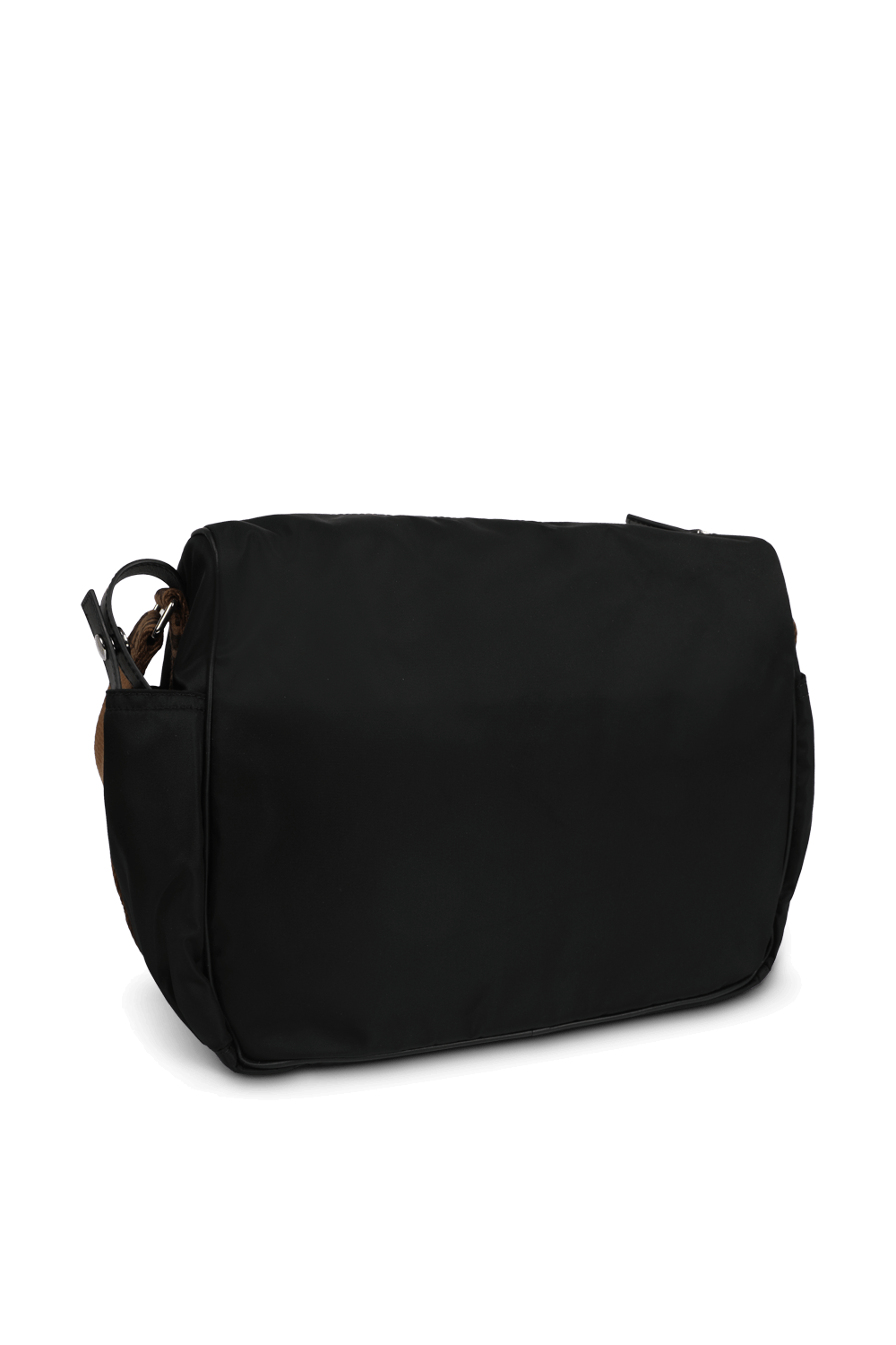 תמונה אחורית של תיק ומשטח החתלה מונוגרמיים