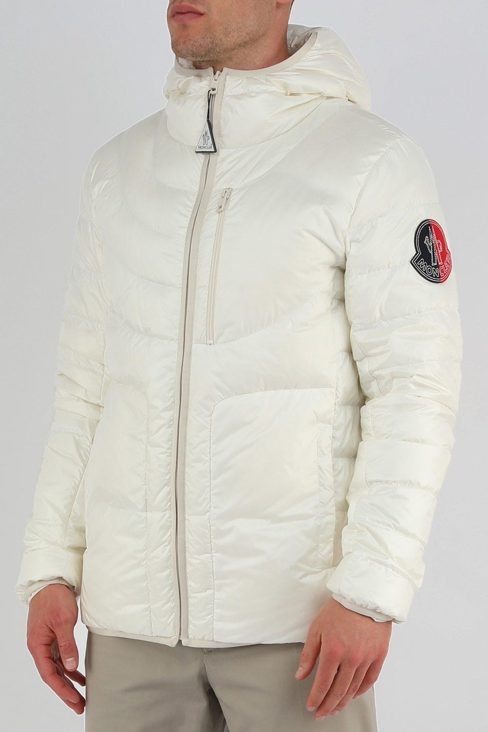 תמונת דוגמן קידמית של מעיל פאפר לבן מדגם היסו