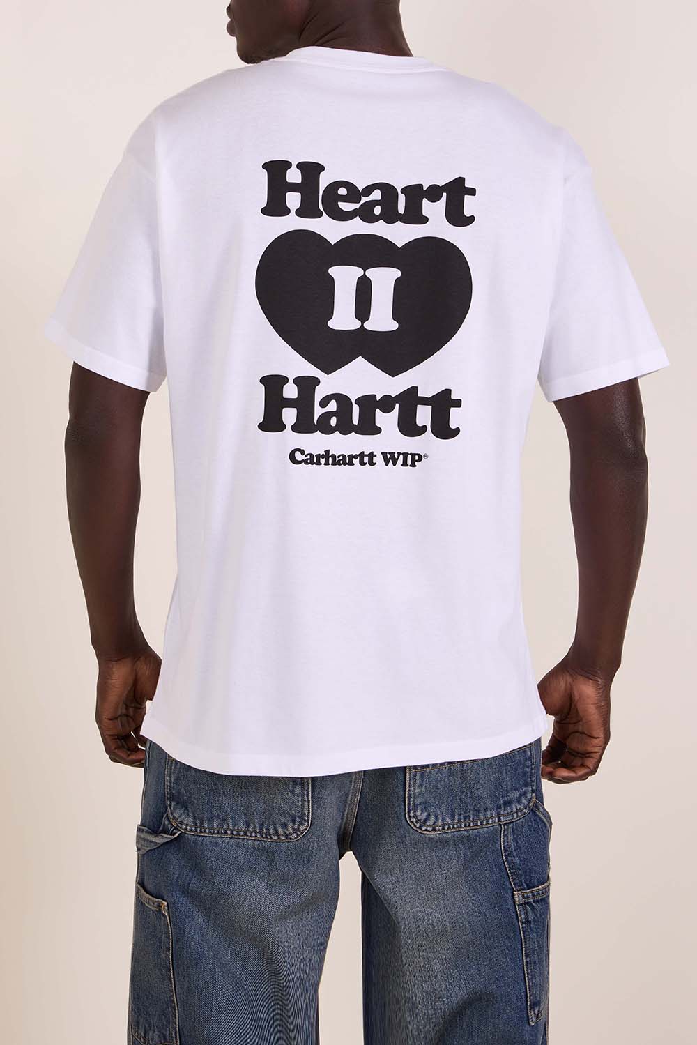 תמונת דוגמן אחורית של חולצת טי בגזרה משוחררת