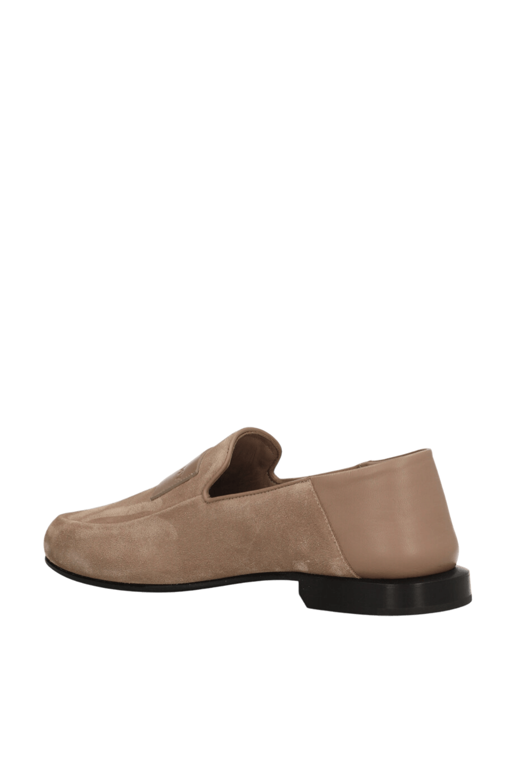 תמונה אחורית של נעלי מוקסין