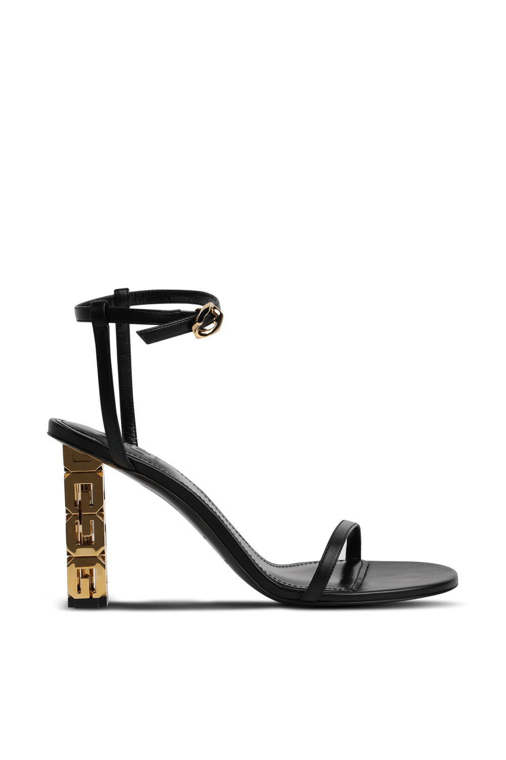 תמונה קידמית של סנדלי עקב עם עקב ג'י מוזהב בצבע שחור