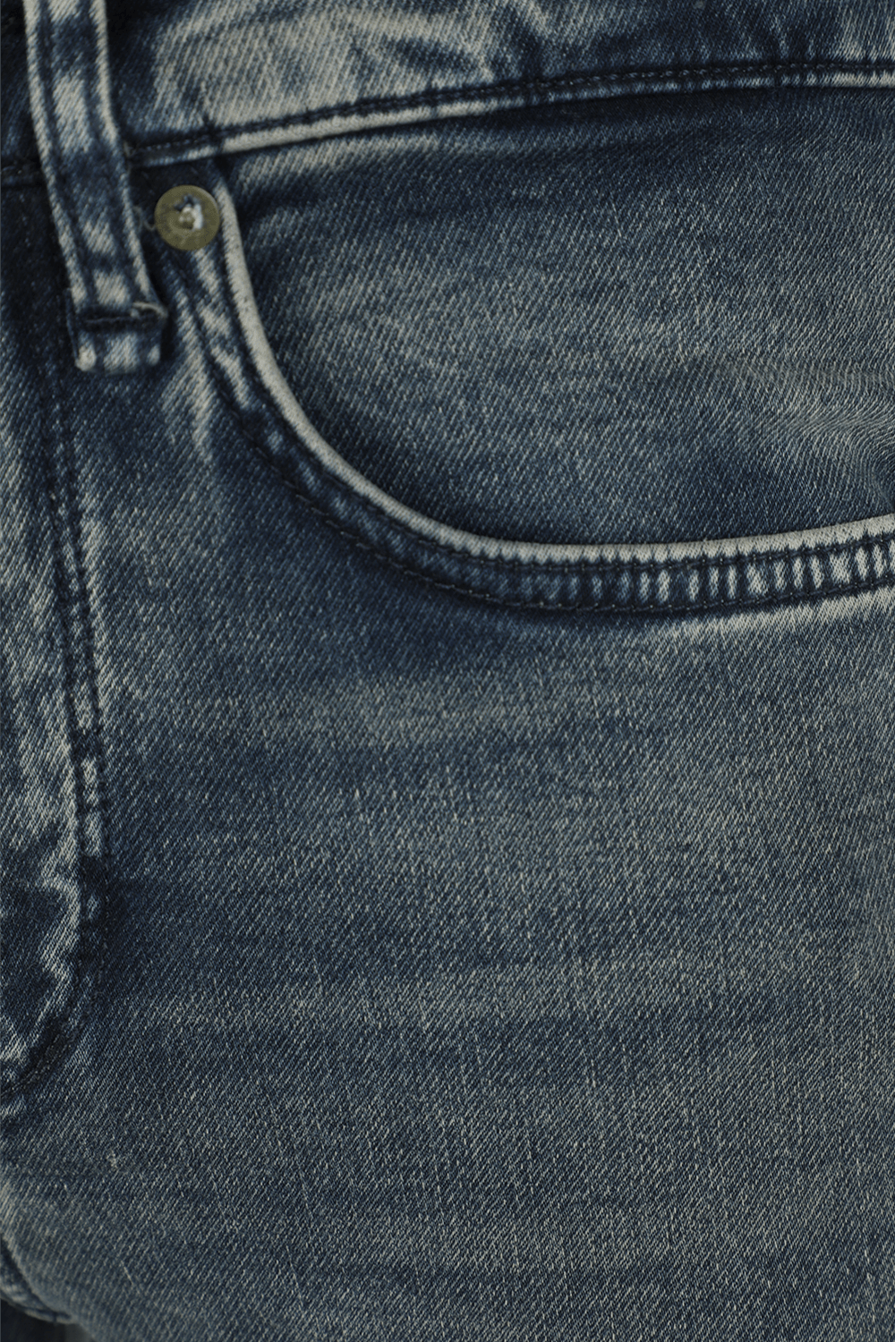 תמונה אחורית של מכנסי סקיני ג'ינס