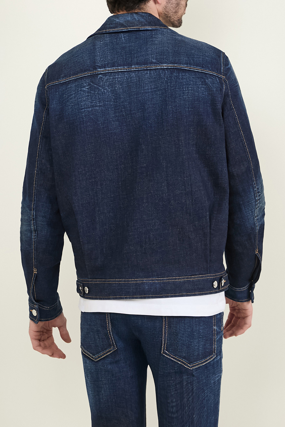 תמונת דוגמן אחורית של ז'קט ג'ינס