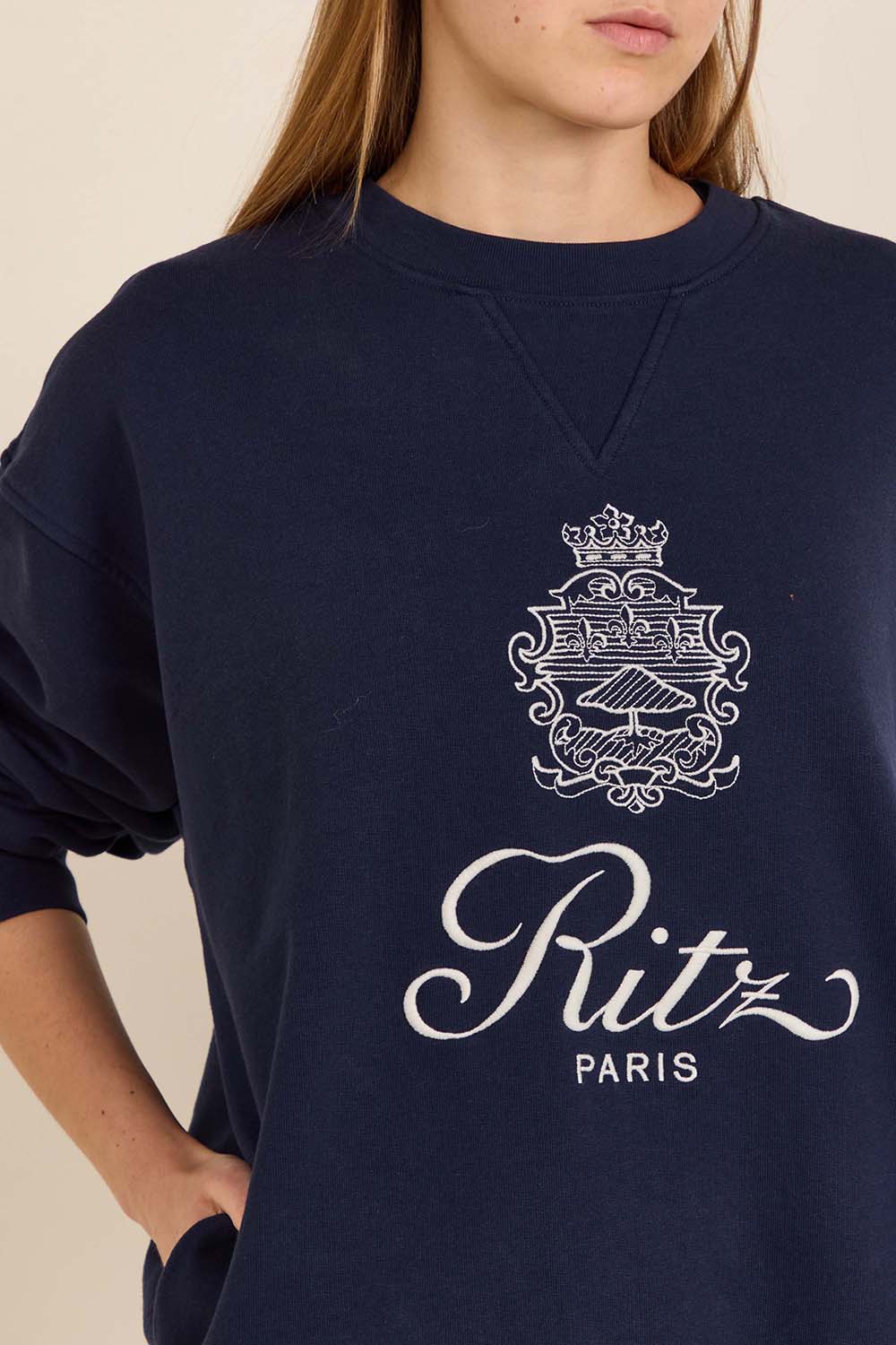 תמונת תקריב דוגמן של סווטשירט ריטץ' פריז X פריים