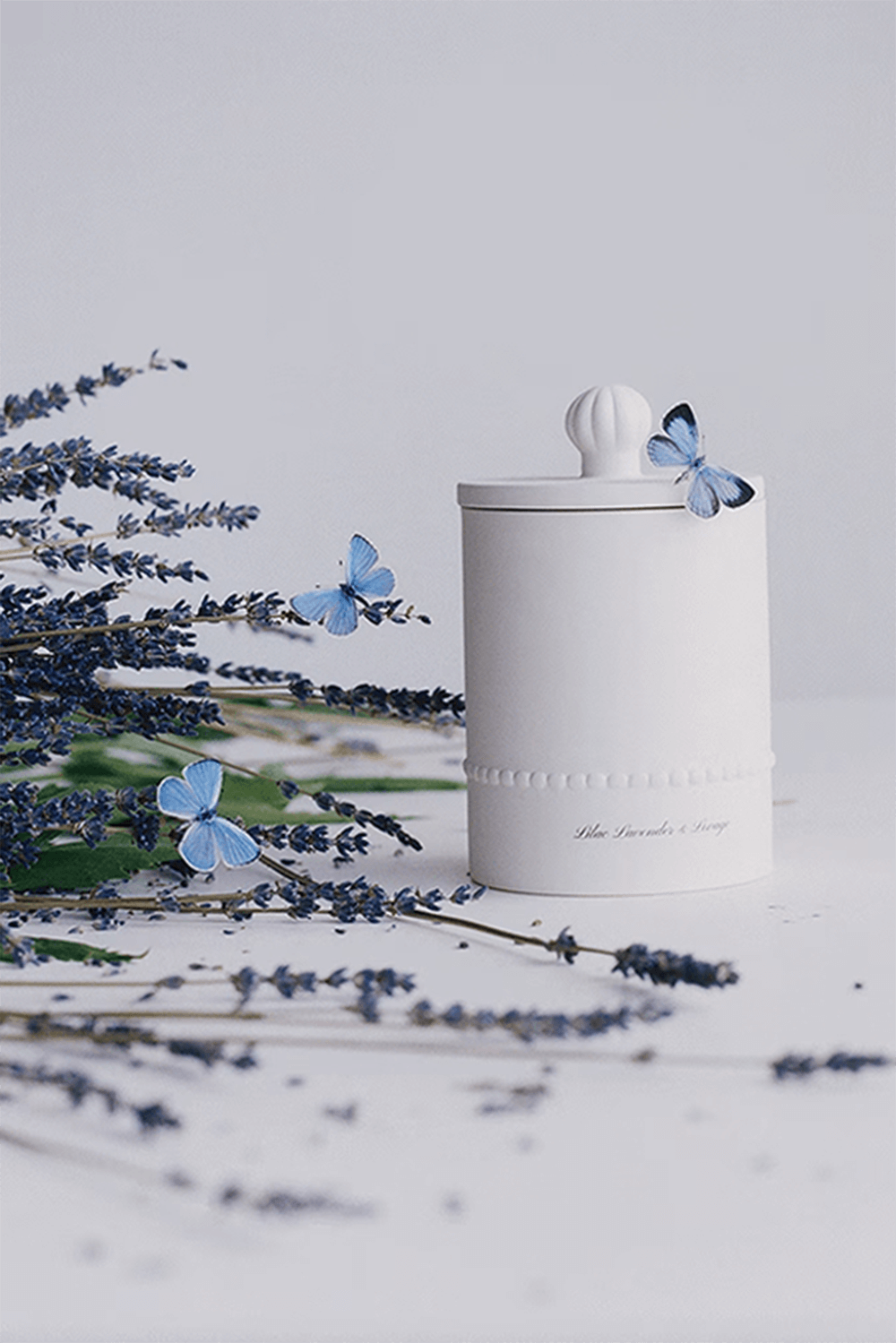 תמונת תקריב של Lilac Lavendar & Lovage Candle 300 GR