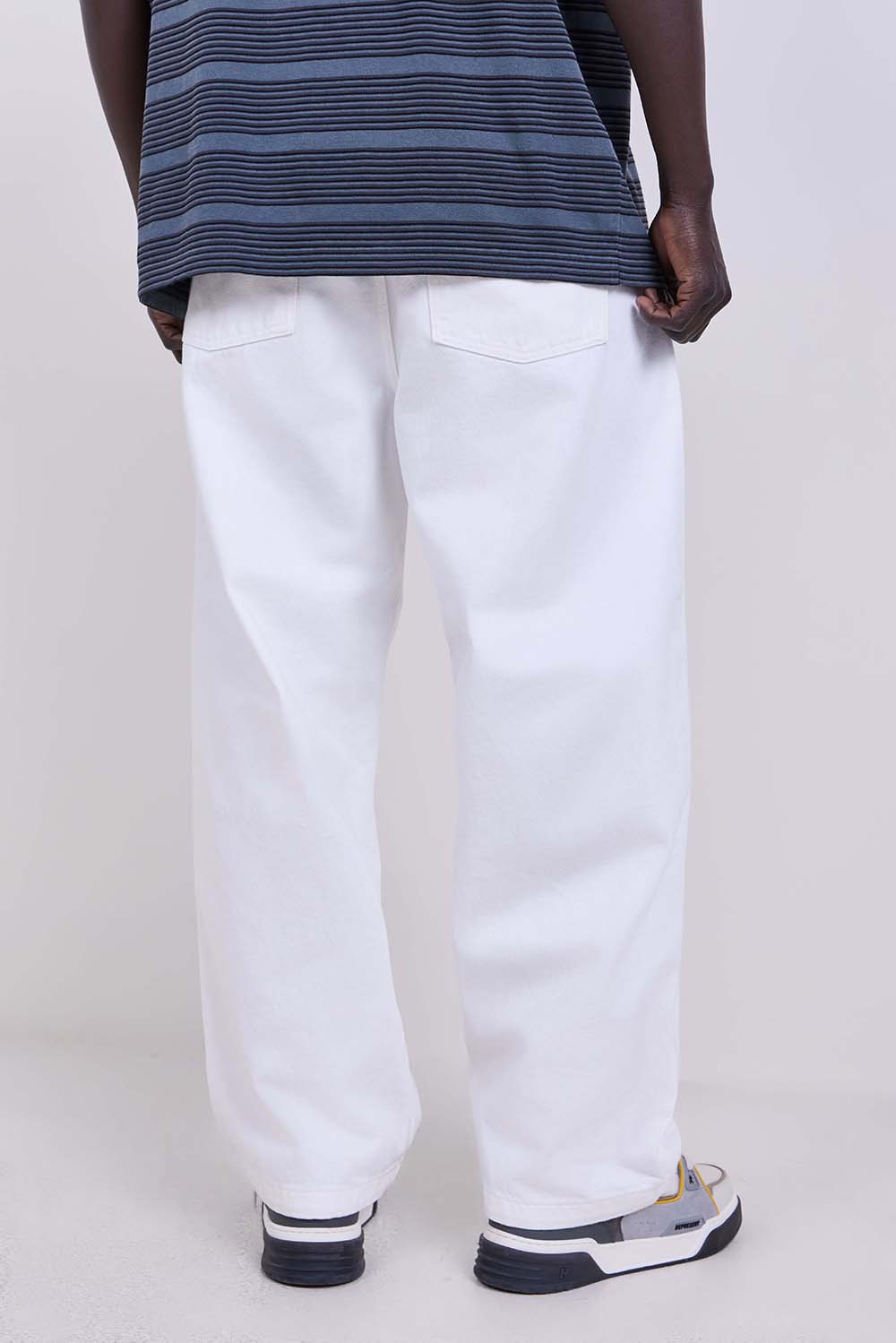 תמונת דוגמן אחורית של מכנסיים ארוכים ברנדון